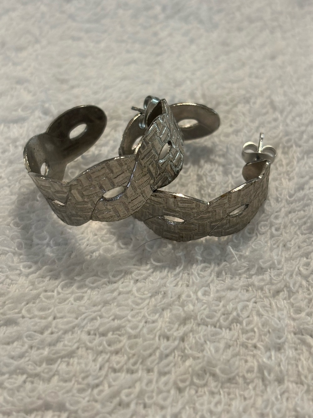Geometric grid pattern silver tone hoop earrings